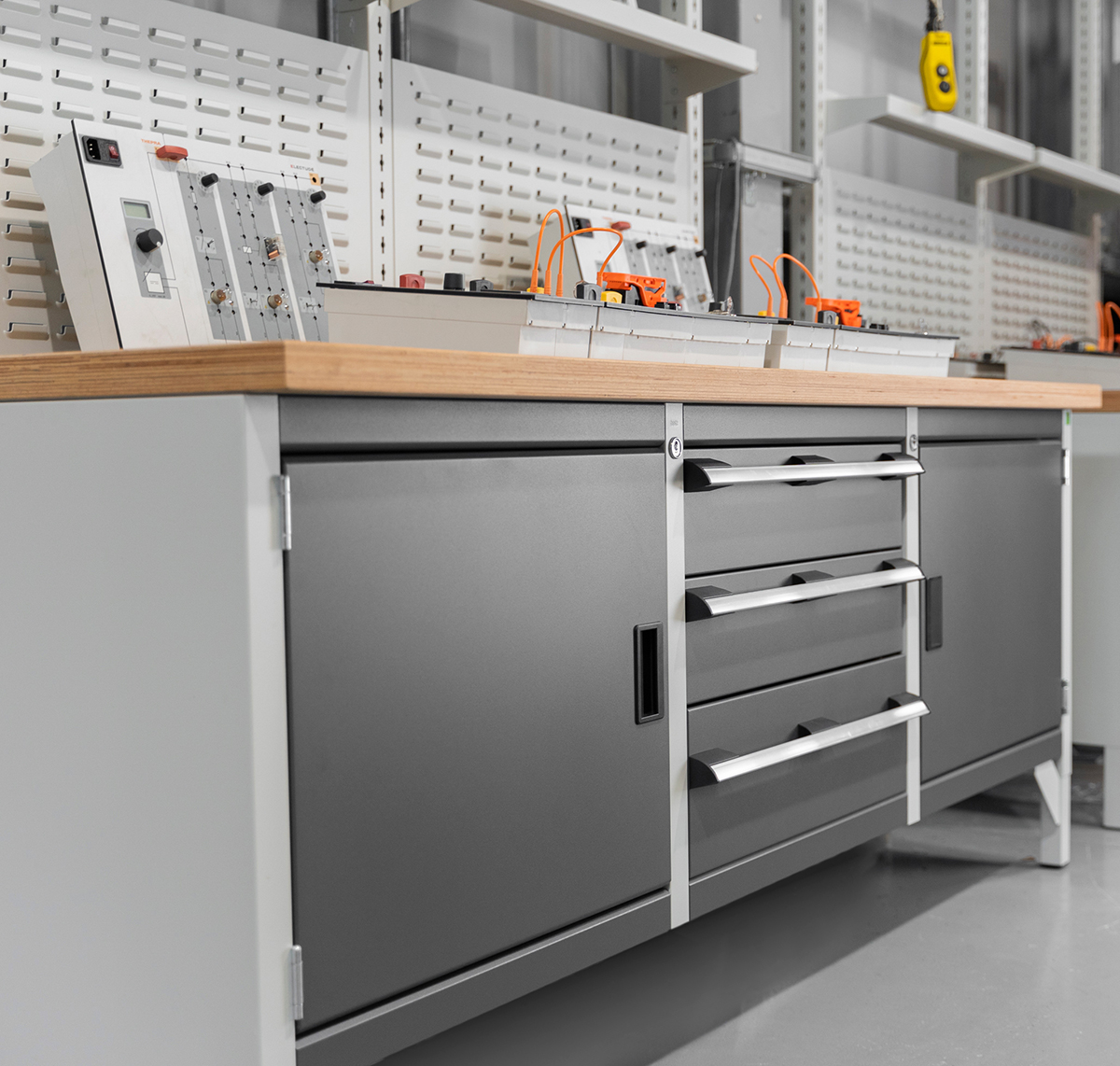 Exeter College Workbenches -2.1.jpg
