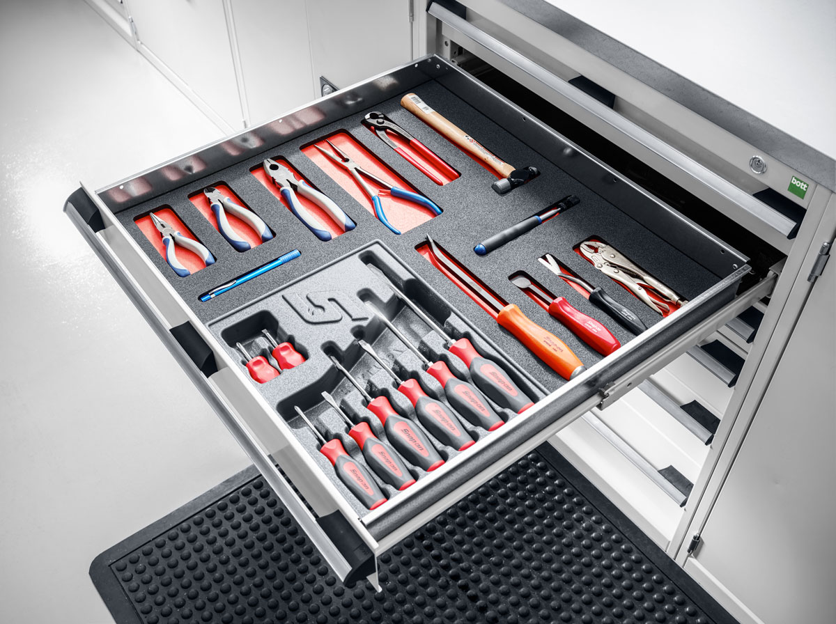 Tools organised in bott drawer cabinet